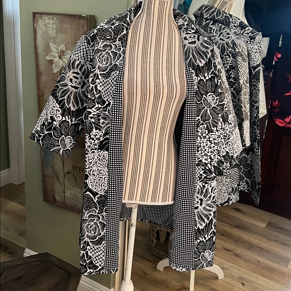 🛑 1 hour sale. St. John, size 4, Knit Floral Print Jacquard Duster Jacket, EUC - Picture 14 of 14